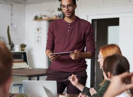 A man leading a meeting of digital marketers